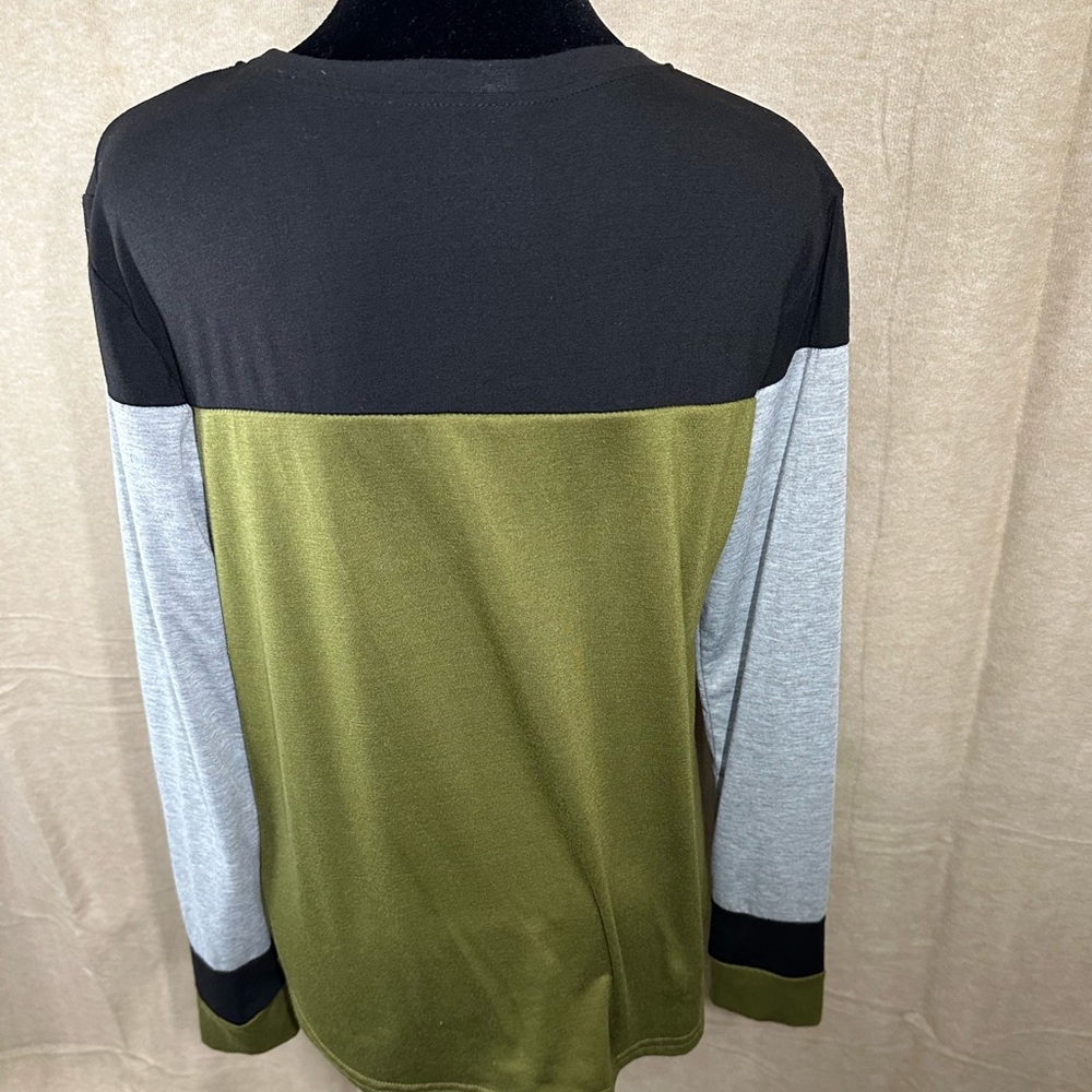 Color Block Sweater - Picture 2 of 3